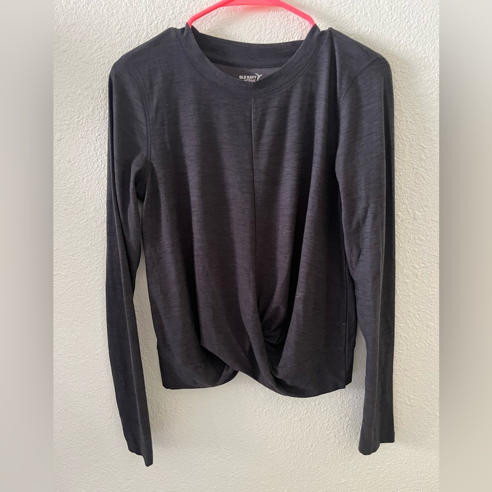 Old Navy twist front activewear top